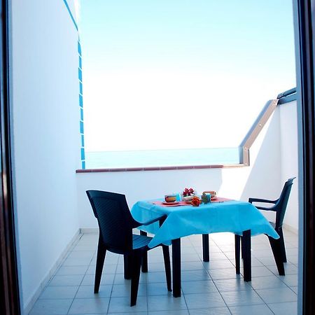 In Riva Al Mare B&B Capo dʼOrlando Exterior foto