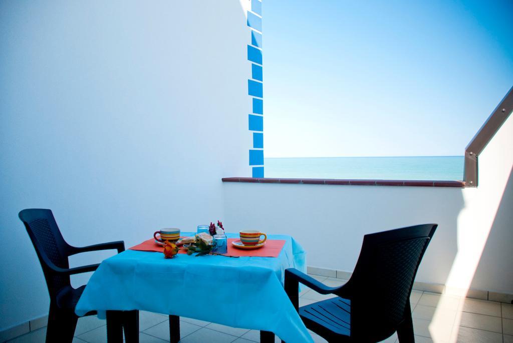 In Riva Al Mare B&B Capo dʼOrlando Zimmer foto