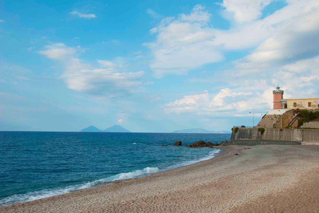 In Riva Al Mare B&B Capo dʼOrlando Exterior foto