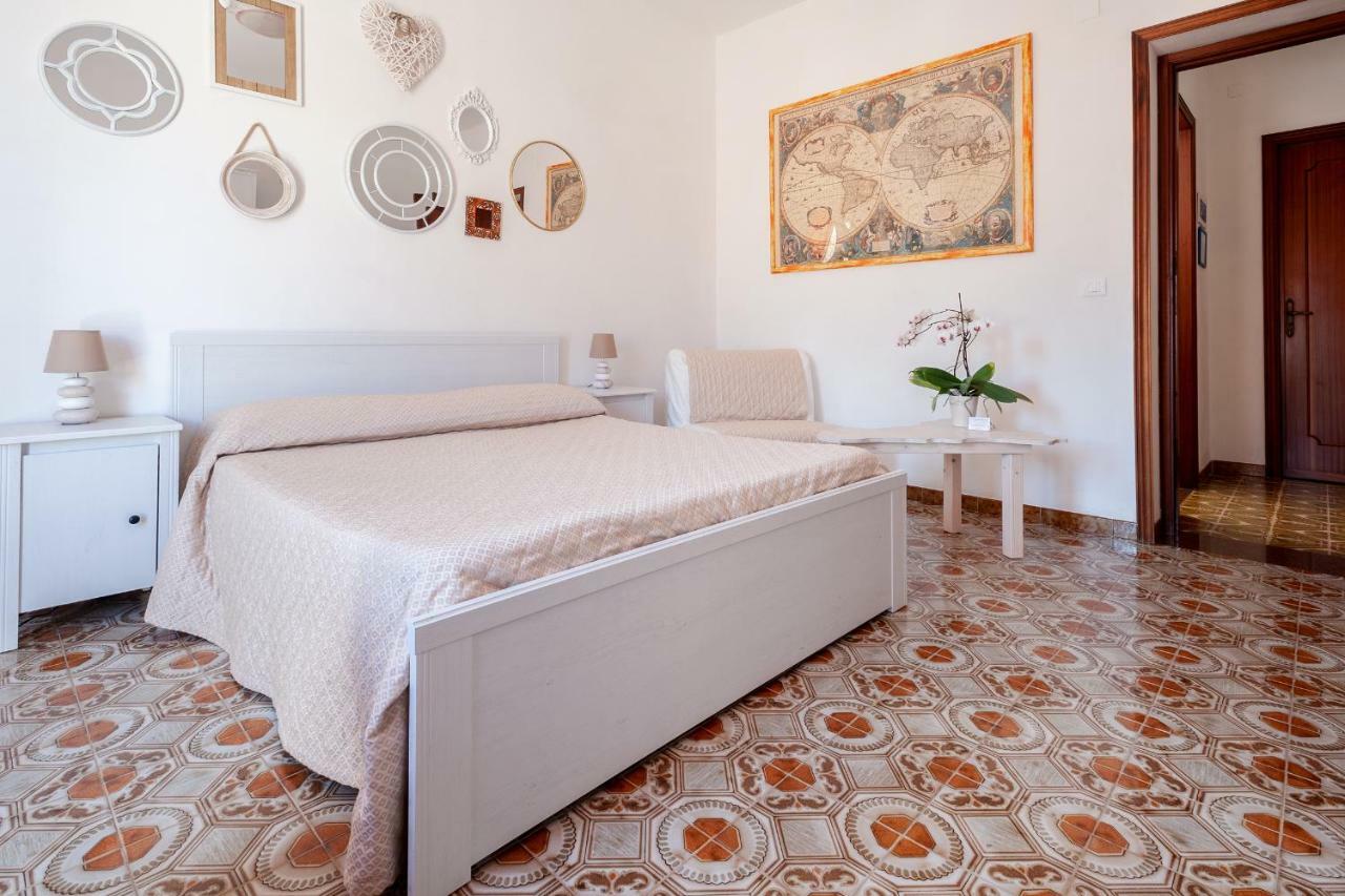 In Riva Al Mare B&B Capo dʼOrlando Exterior foto