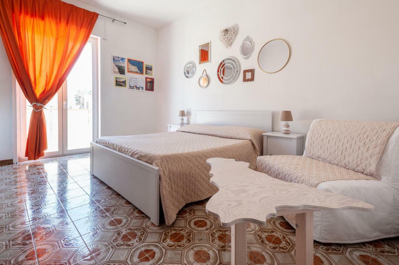 In Riva Al Mare B&B Capo dʼOrlando Exterior foto